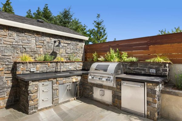 Backyard hardscape patio with outdoor barbecue and kitchen Backyard hardscape patio with outdoor barbecue and kitchen